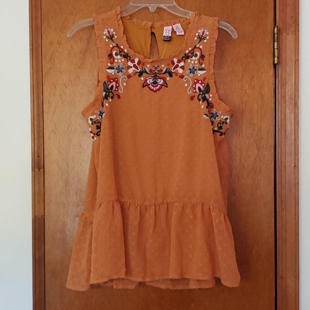 Floral Detail Clip Dot Peplum Tank